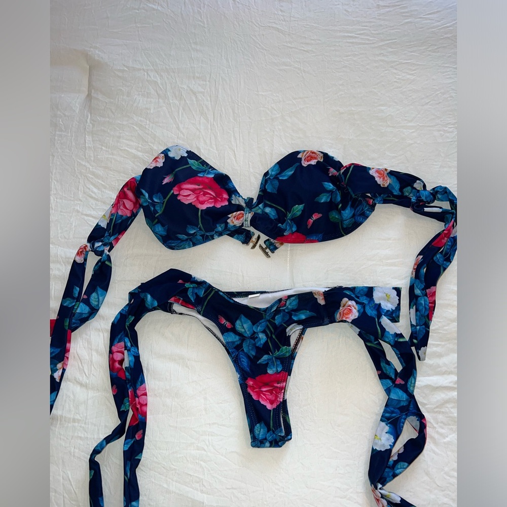 Fashionnova OFF SHOULDER FLORAL BLUE TIE BIKINI